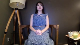 青少年按摩师给性感口交